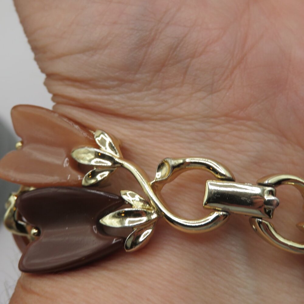 Vintage Lisner Thermoset Leaf Design Brown Gold Tone Bracelet and Earrings Set - Picture 5 of 11